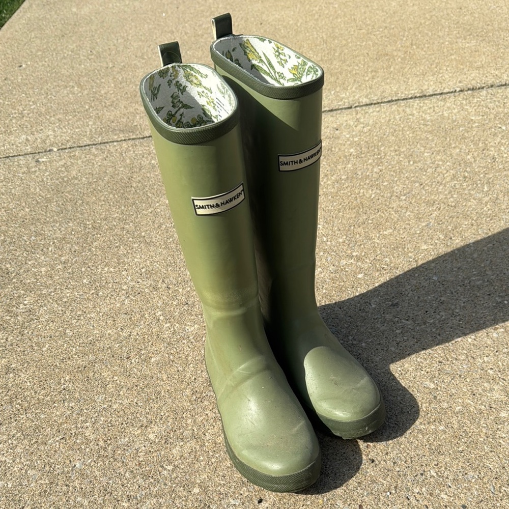 Smith & Hawken Woman’s Green Rain Boots 7
